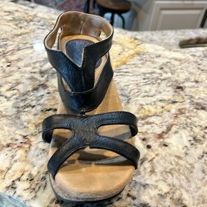 Modzori reversable Black and Gold Sandals